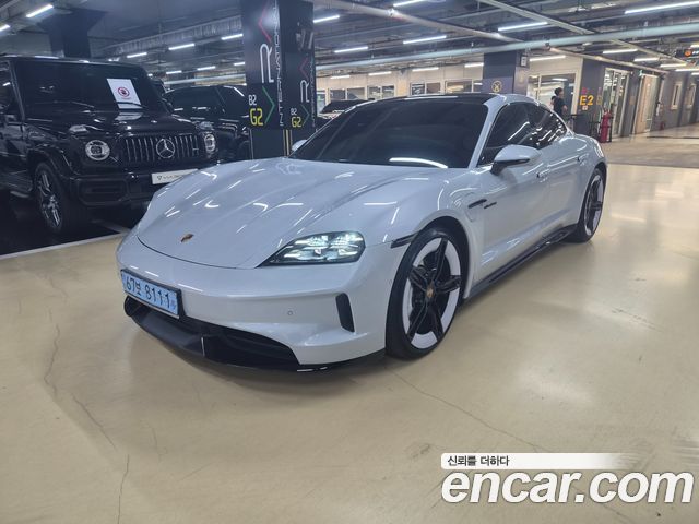 Porsche Taycan 2025