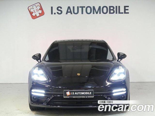 Porsche Panamera 2021