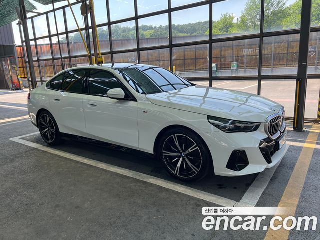 BMW 5-Series 2024
