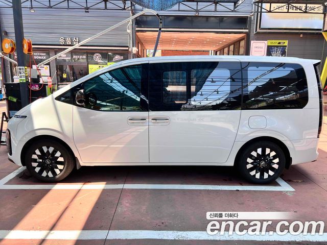 Hyundai Staria 2025