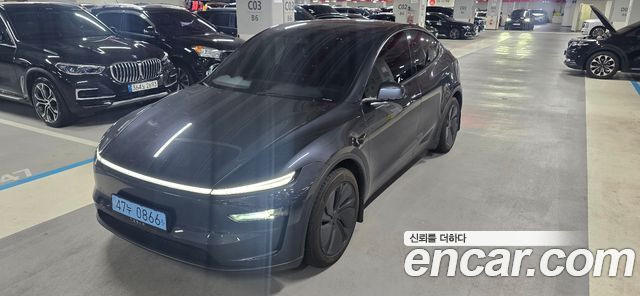 Tesla Model Y 2025