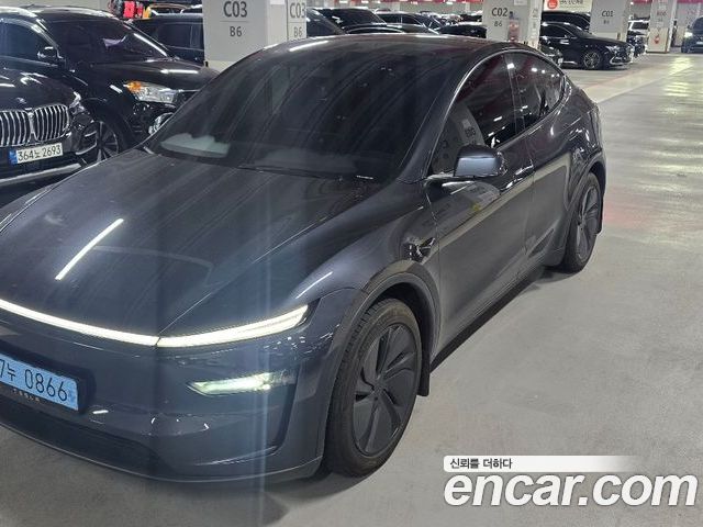 Tesla Model Y 2025