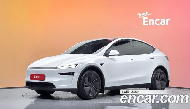 Tesla Model Y 2025