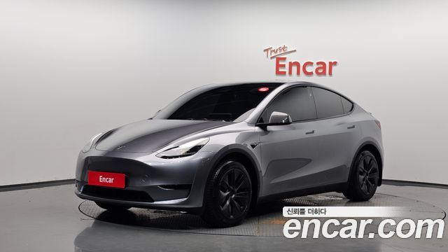 Tesla Model Y 2025