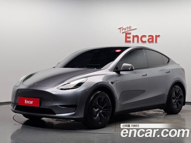 Tesla Model Y 2025