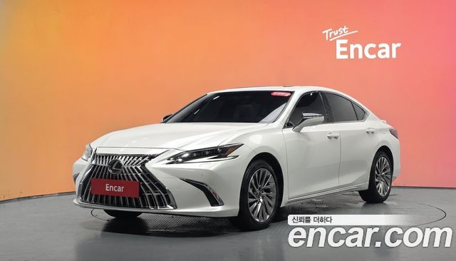 Lexus ES 2025