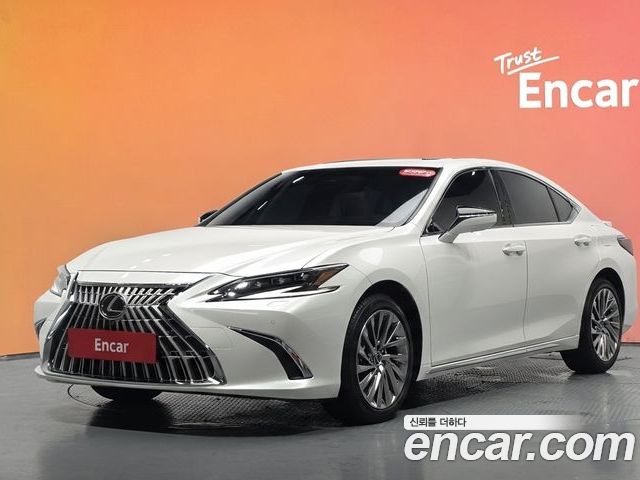 Lexus ES 2025