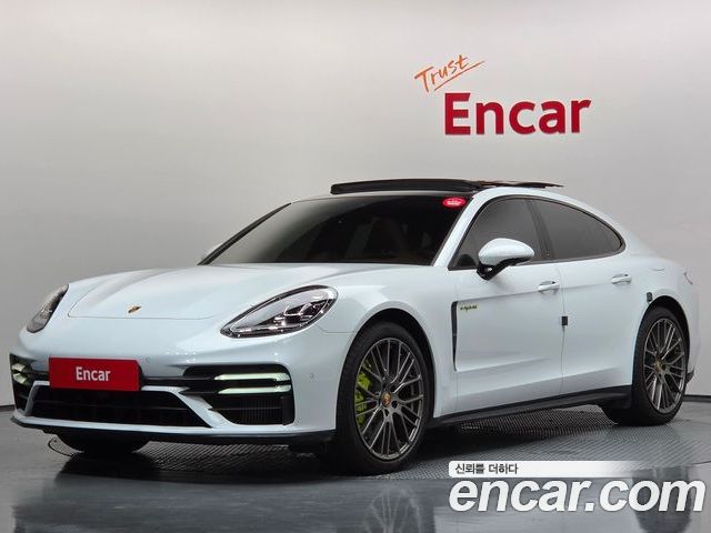 Porsche Panamera 2023