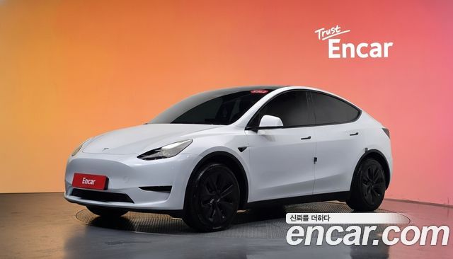 Tesla Model Y 2024