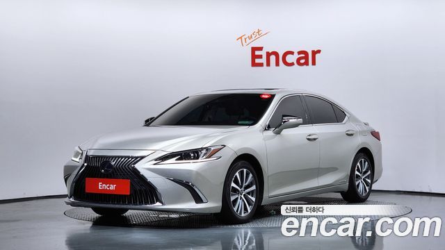 Lexus ES 2019