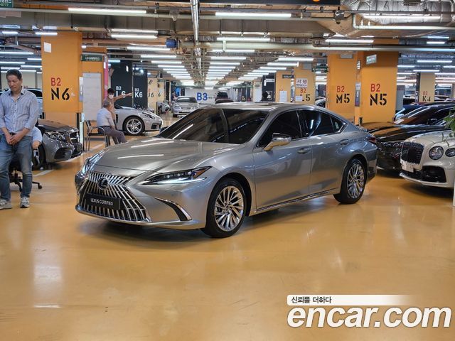 Lexus ES 2025