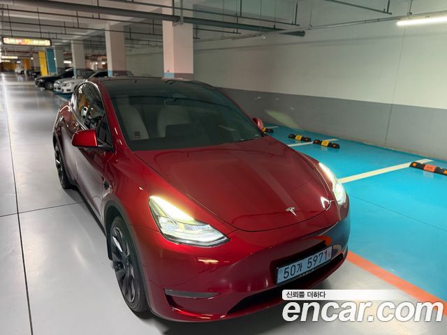 Tesla Model Y 2024