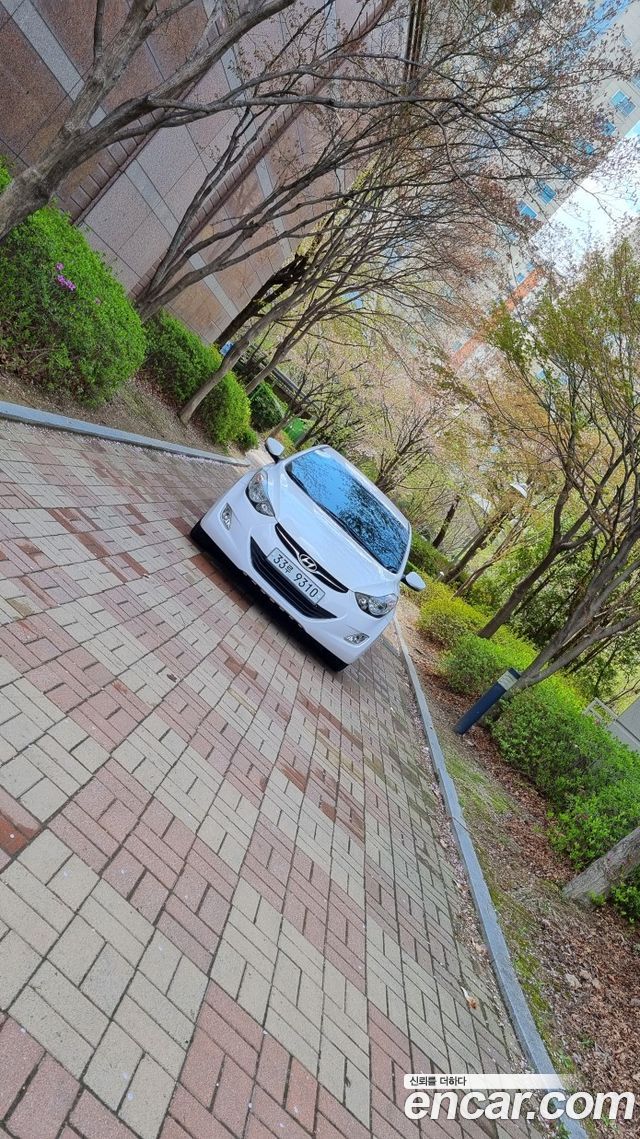 Hyundai AVANTE 2013