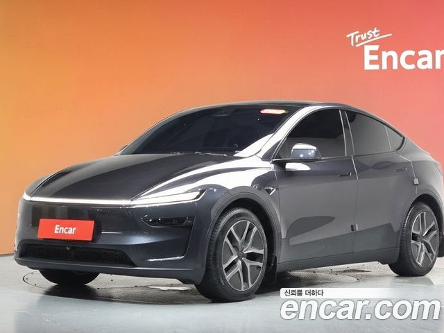 Tesla Model Y 2025