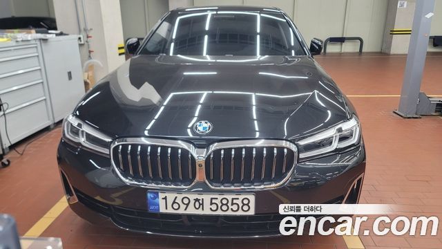 BMW 5-Series 2023