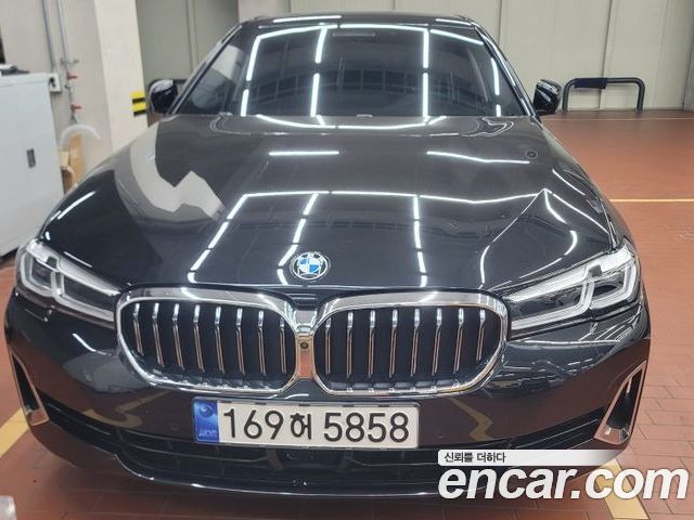 BMW 5-Series 2023