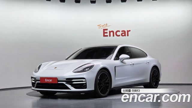 Porsche Panamera 2021