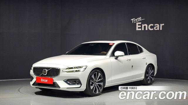 Volvo S60 2025