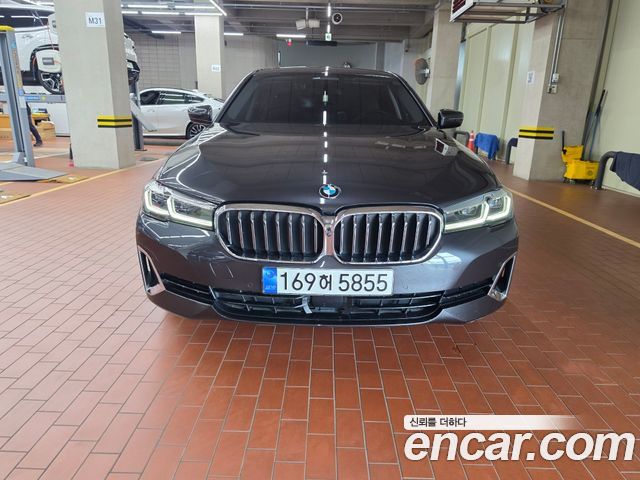 BMW 5-Series 2023