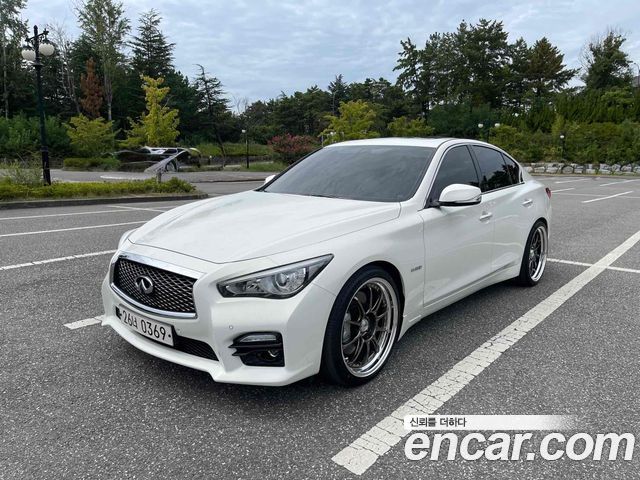 Infiniti Q50 2015