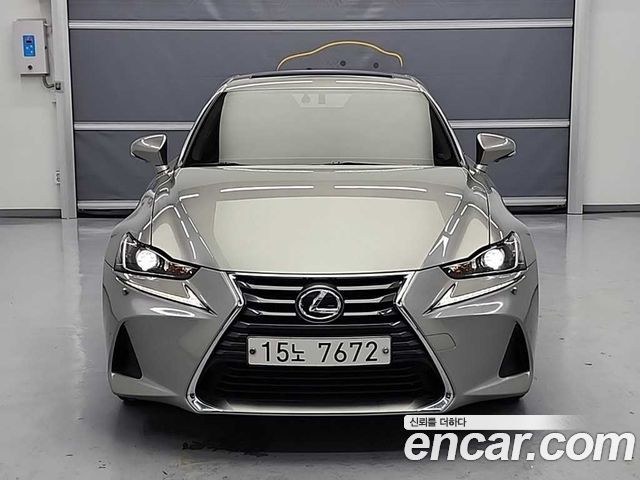 Lexus IS 2018