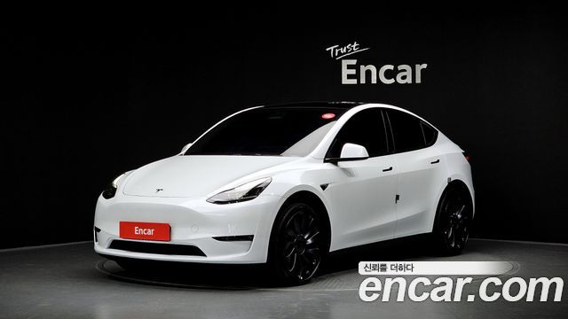 Tesla Model Y 2024