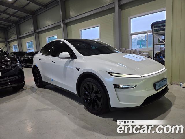 Tesla Model Y 2025