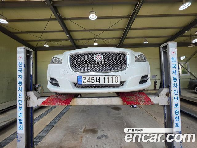 Jaguar XJ 2011