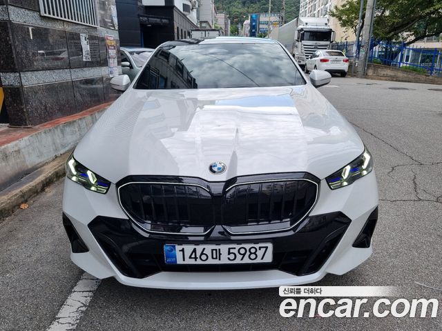 BMW 5-Series 2025