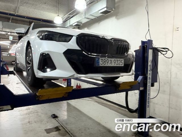 BMW 5-Series 2025