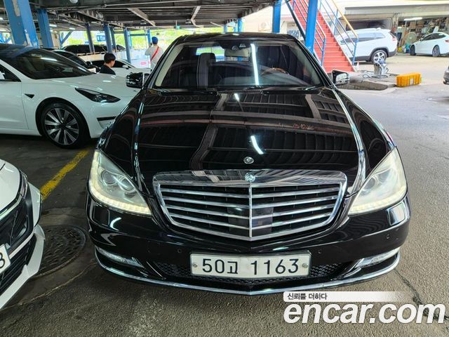 Mercedes-Benz S-Class 2011