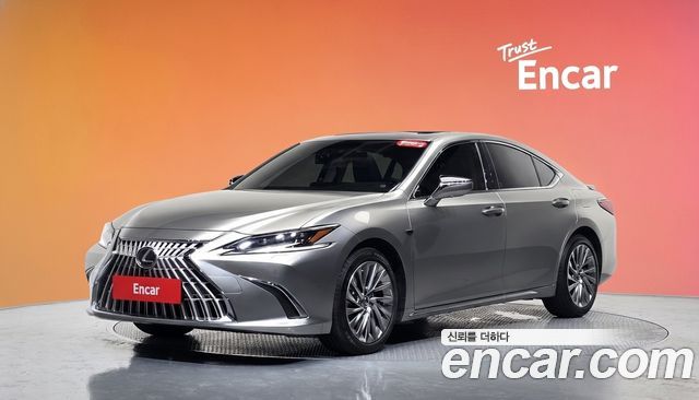 Lexus ES 2025