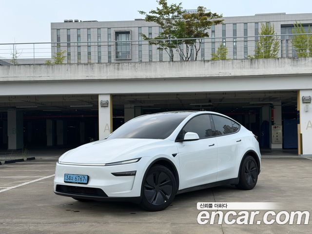 Tesla Model Y 2025