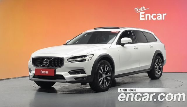 Volvo V90 2025