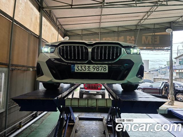 BMW 5-Series 2024