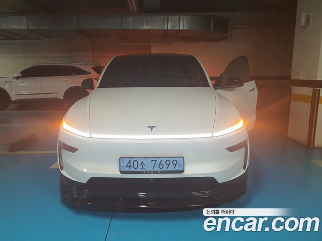 Tesla Model Y 2025