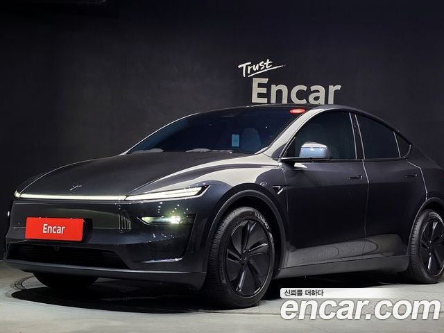 Tesla Model Y 2025