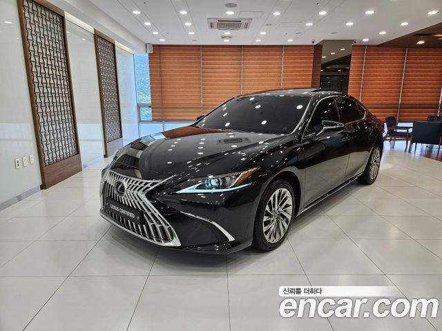 Lexus ES 2025