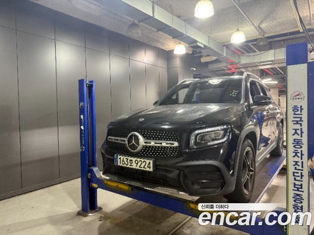 Mercedes-Benz GLB-Class 2023