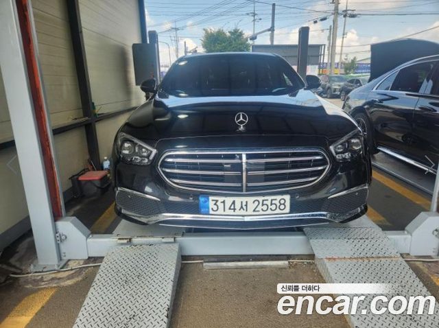 Mercedes-Benz E-Class 2022