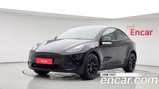 Tesla Model Y 2024