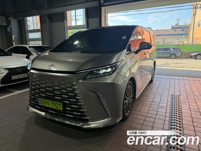 Lexus LM 2025