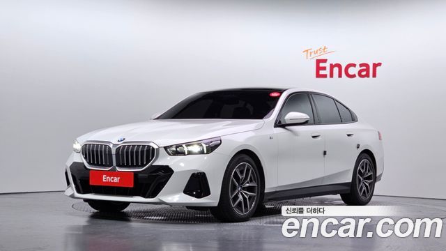 BMW 5-Series 2024
