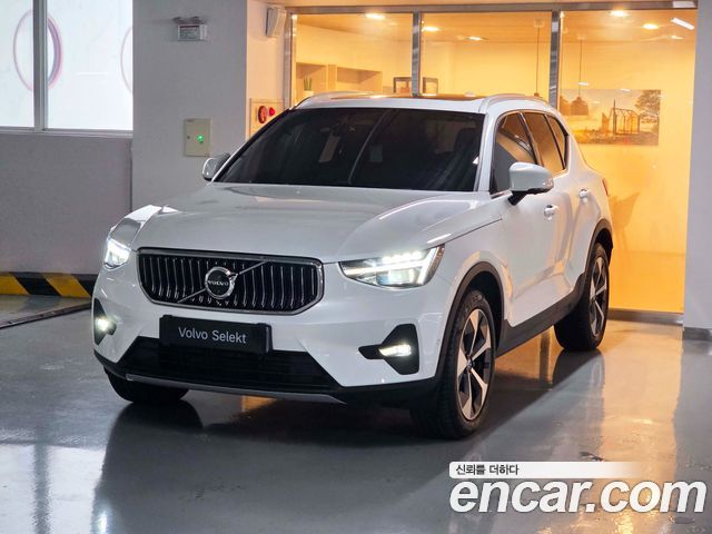 Volvo XC40 2025