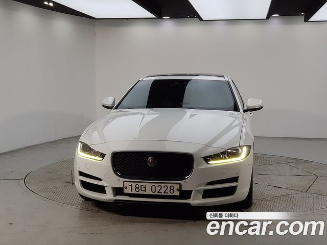 Jaguar XE 2016