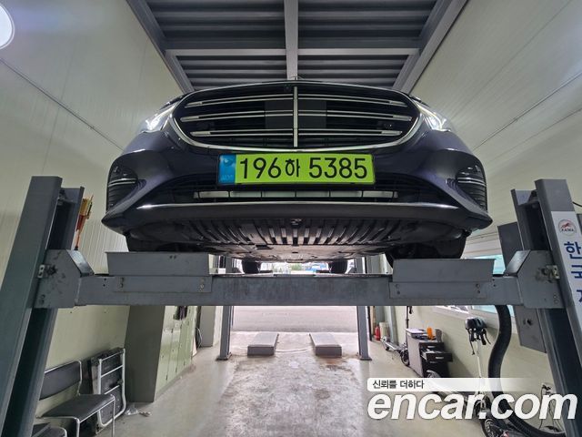 Mercedes-Benz E-Class 2024