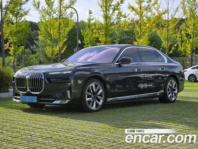 BMW i7 2023