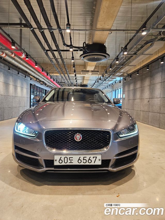 Jaguar XE 2016