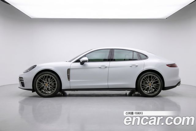 Porsche Panamera 2022
