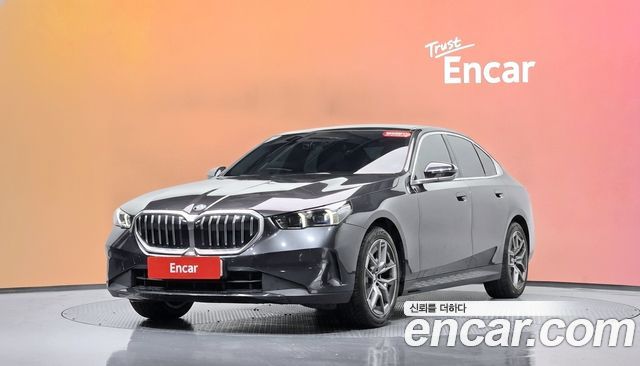 BMW 5-Series 2023